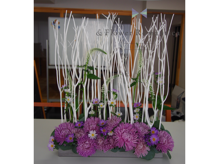 オフィス定期 梅雨を吹き飛ばす 爽やかなアレンジメントを Flower Romantica アンドフラワーロマンティカ